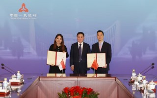 中国人民银行行长潘功胜会见新加坡星展集团首席执行官陈淑珊