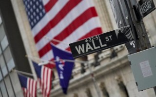 美国银行预计美元短期内走强 下半年将重回弱势