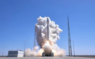 首家国有大行，“上天了”！