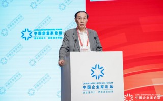 物美集团CEO张斌：与AI共舞，前方就是黄金时代