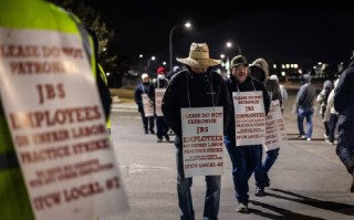 JBS牛肉加工厂工人发起行业多年来最大规模罢工