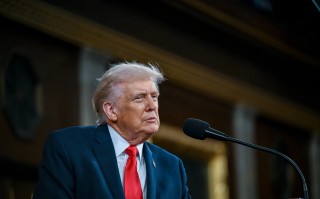 特朗普称美军下周将“猛烈空袭”伊朗 拒绝谈论“夺岛”