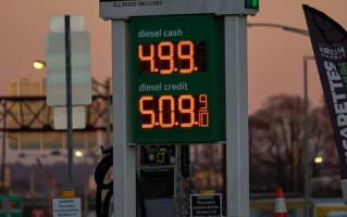 美国柴油价格飙升至每加仑5美元 创2022年以来新高