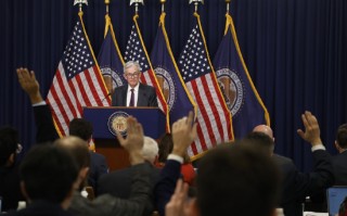 油价飙升彻底颠覆美债市场对2026年美联储降息押注