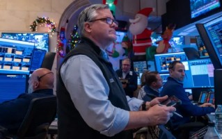 美国国债扩大涨幅 交易员再次押注美联储今年将降息