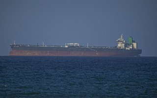 特朗普称12日有34艘船只通过霍尔木兹海峡