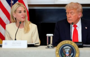 特朗普解职司法部长帕姆·邦迪 结束其混乱动荡的任期