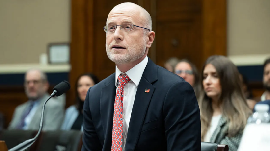 伊朗战争假消息不断 FCC主席抨击广播公司 特朗普否认伊朗袭击美国加油机报道-第1张图片-51吃大瓜 伊朗战争假消息不断 FCC主席抨击广播公司 特朗普否认伊朗袭击美国加油机报道-第1张图片-51吃大瓜