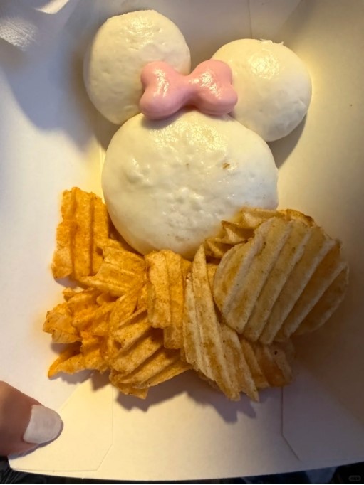 一个包子70元，一只鸡腿85元！上海迪士尼被指“靠情怀收割”，价格为何比东京贵超50%？-第2张图片-51吃大瓜