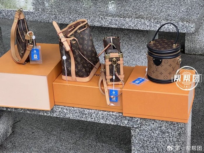 送检4个LV包均为假!消费者:都是在专柜买的,LV专柜回应-第1张图片-51吃大瓜 送检4个LV包均为假!消费者:都是在专柜买的,LV专柜回应-第1张图片-51吃大瓜