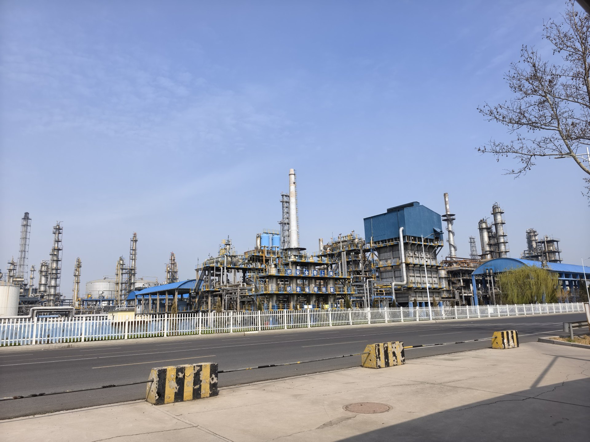 “以前每桶省20美元,现在一分折扣没有” 油价“破百”下的山东地炼产业现状深度调查-第4张图片-51吃大瓜 “以前每桶省20美元,现在一分折扣没有” 油价“破百”下的山东地炼产业现状深度调查-第4张图片-51吃大瓜