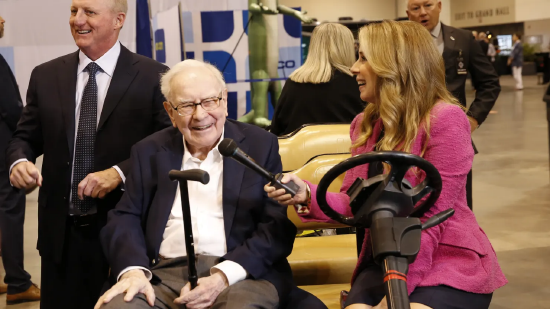 巴菲特联手 NBA 巨星斯蒂芬・库里举办慈善午餐，重启经典拍卖活动-第1张图片-51吃大瓜