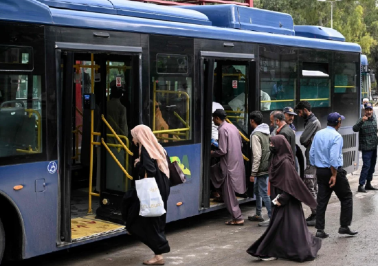 汽油价格暴涨40%后 巴基斯坦推出为期30天的免费公共交通-第1张图片-51吃大瓜 汽油价格暴涨40%后 巴基斯坦推出为期30天的免费公共交通-第1张图片-51吃大瓜