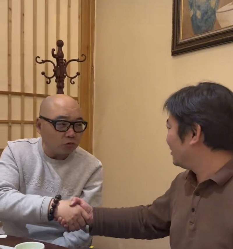 张雪和凯越机车创始人握手言和:互相祝福拿冠军-第1张图片-51吃大瓜 张雪和凯越机车创始人握手言和:互相祝福拿冠军-第1张图片-51吃大瓜