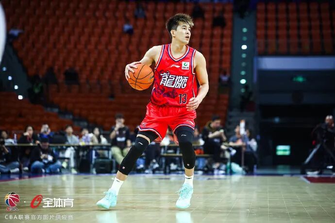 热搜第一！郭艾伦被诈骗近千万，疑以投资入股诱导-第2张图片-51吃大瓜